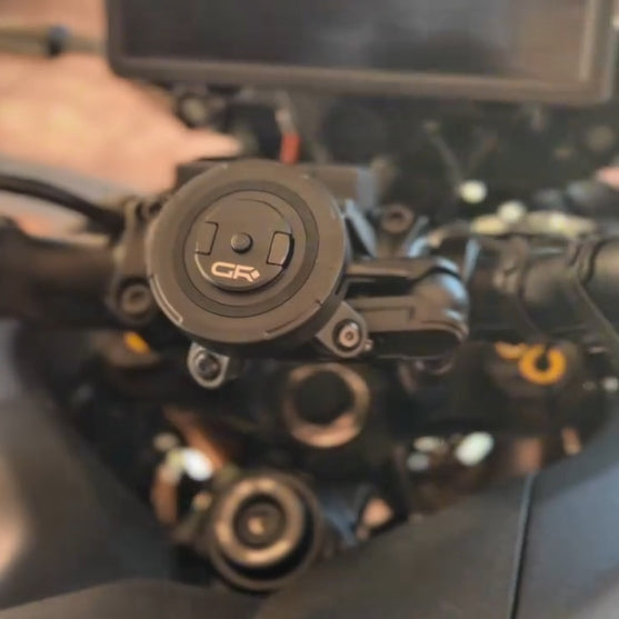 How a Quick-Release Motorcycle Handlebar Mount Keeps You Riding Not Fumbling