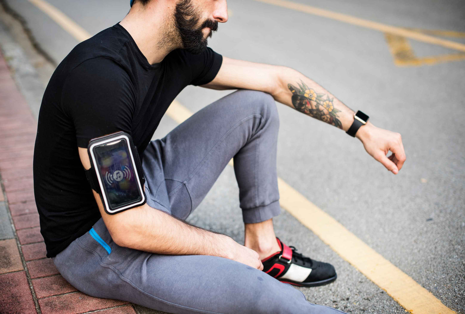 5 Ways an Armband Phone Grip Holder Can Improve Your Hands-Free Experience
