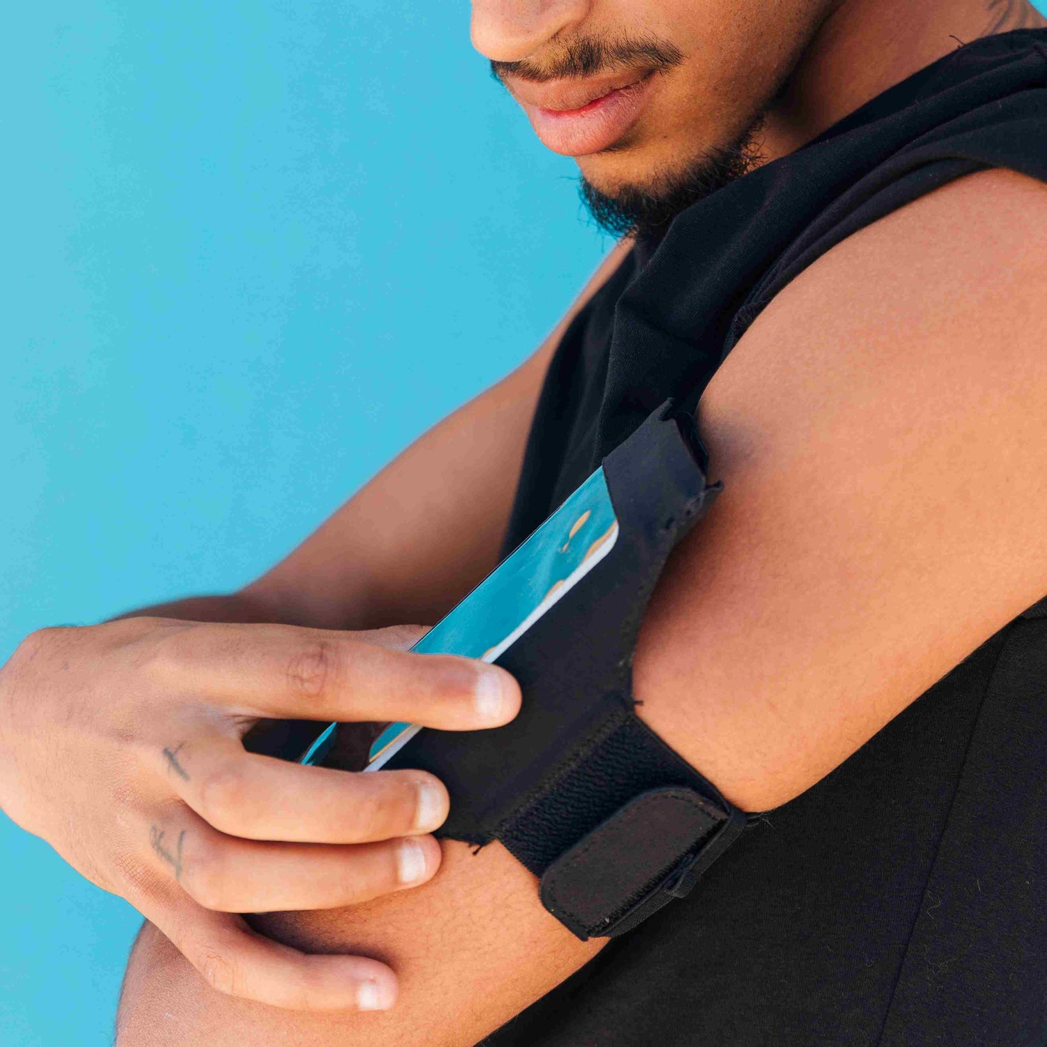 Why Armband Phone Grip Holders Are the Smartest Fitness Accessory You’re Ignoring